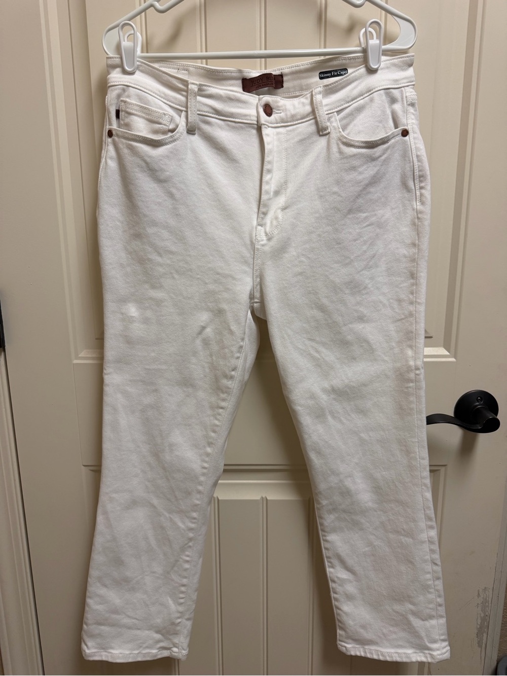 Judy Blue White Cropped Straight-Leg Jeans